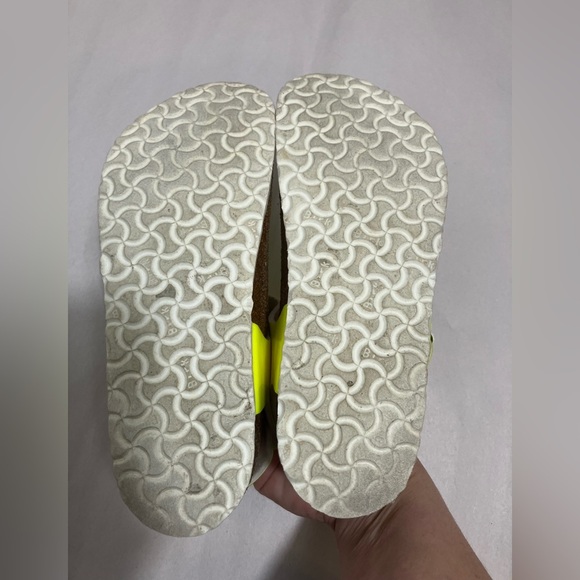 birkenstock kids sandals‎ Sz 2 Girls Yellow Thong Casual Summer Comfort - Picture 4 of 4